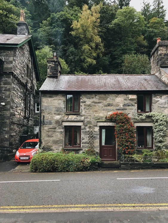 Cottage next to old english building